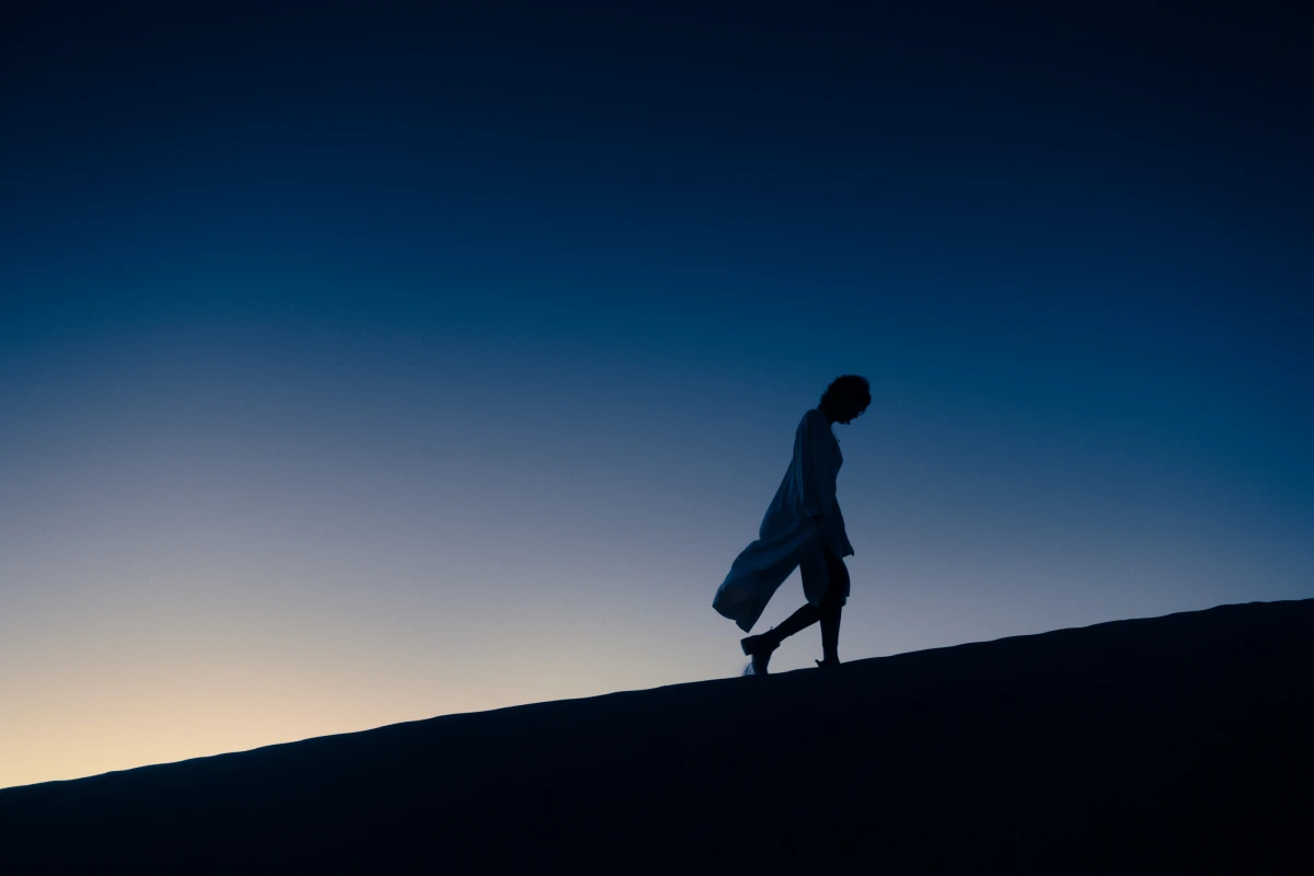 Portrait, fashion, color, chris noltekuhlmann, wideangle, emotion, color, warm, feel, mood, lifestyle, advertising, film photography, medium format, los angeles, berlin, queer, kodak, lgbtq , trans, youth, art, photographer, blue ski, desert