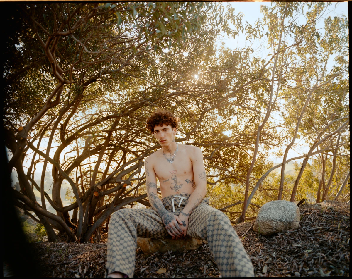 Portrait, fashion, color, chris noltekuhlmann, wideangle, emotion, color, warm, feel, mood, lifestyle, advertising, film photography, medium format, los angeles, berlin, queer, kodak, lgbtq , trans, youth, art, photographer, studio